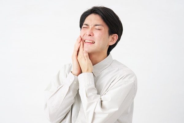 Complications To Watch For After A Tooth Extraction